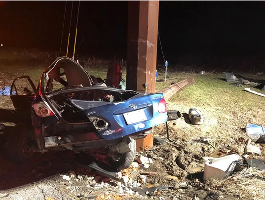 2 teenage passengers dead after car crashes in Southern Indiana following police chase